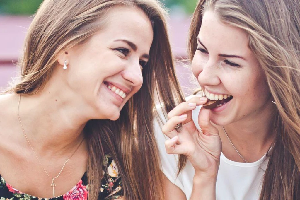 ___Girls having snacks.17582517053868344954.jpg